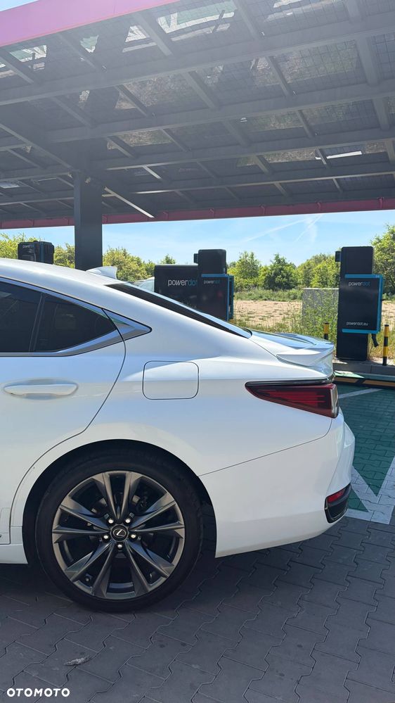 Lexus ES 300h F Sport Edition - 7