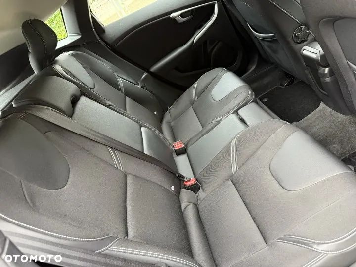 Volvo V40 T3 Momentum - 34