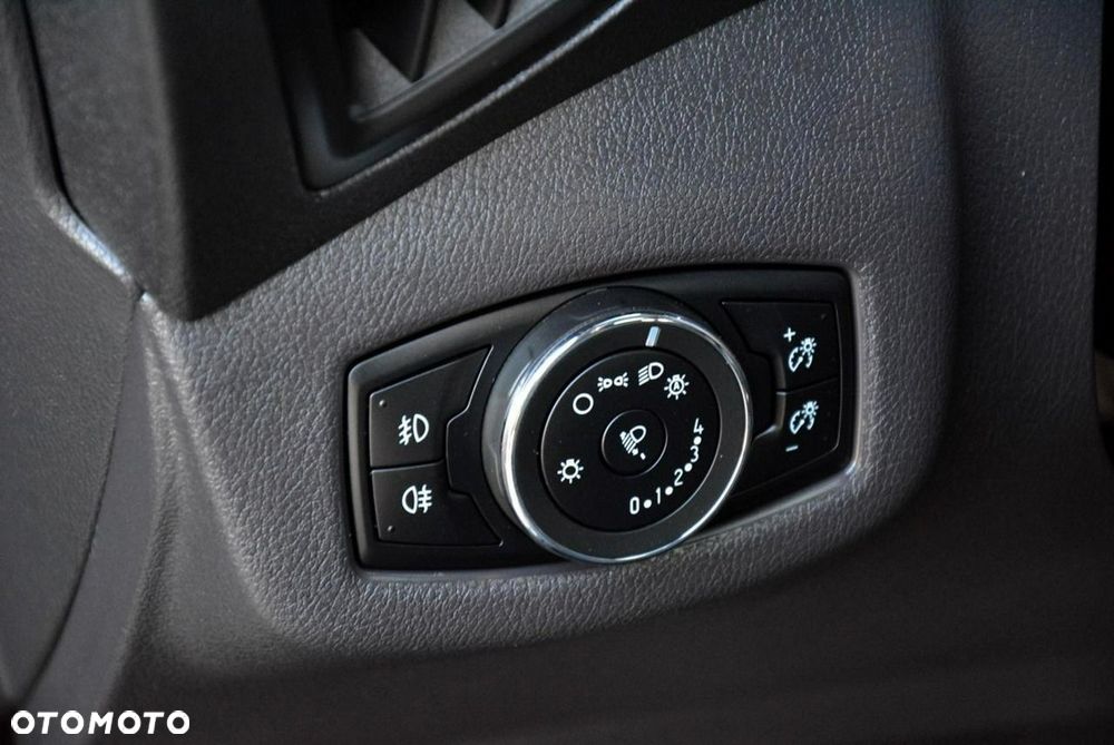 Ford Tourneo Connect Grand - 32