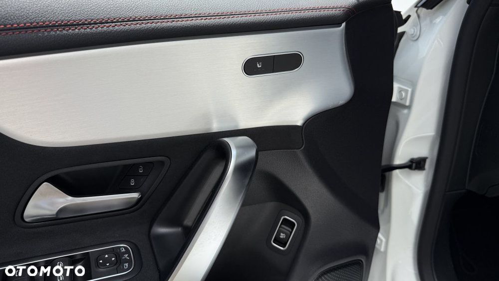 Mercedes-Benz CLA 200 AMG Line 7G-DCT - 13