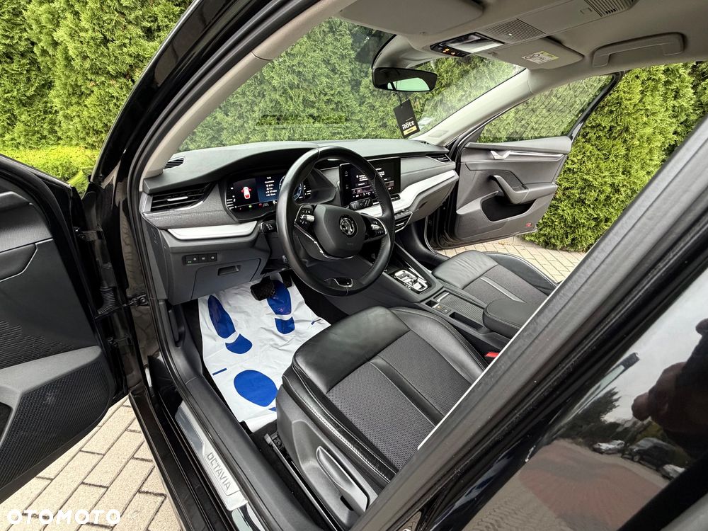Skoda Octavia 2.0 TDI Sportline DSG - 29