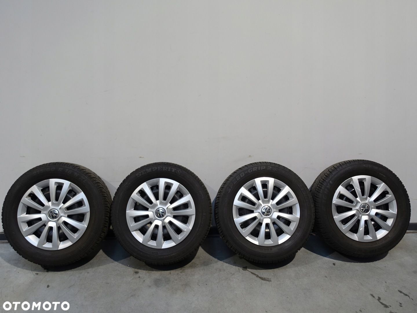 VW BEETLE 5C PASSAT B8 KOŁA OPONY ZIMOWE KOŁPAKI FELGA 4x OPONA 215/60R16 - 1