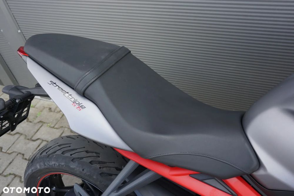 Triumph Street Triple - 7