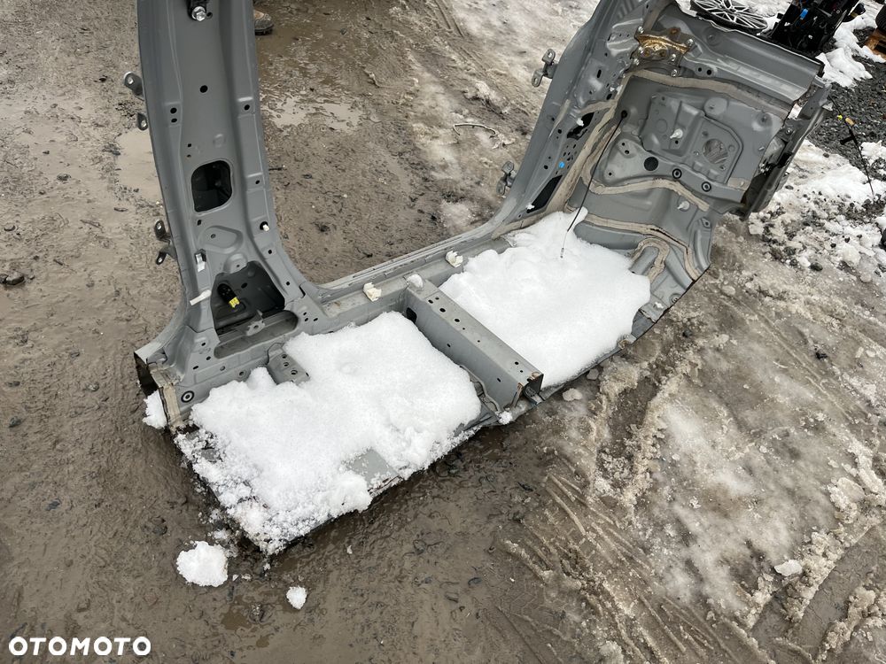 Ćwiartka lewa próg słupek Toyota Corolla E21 - 4