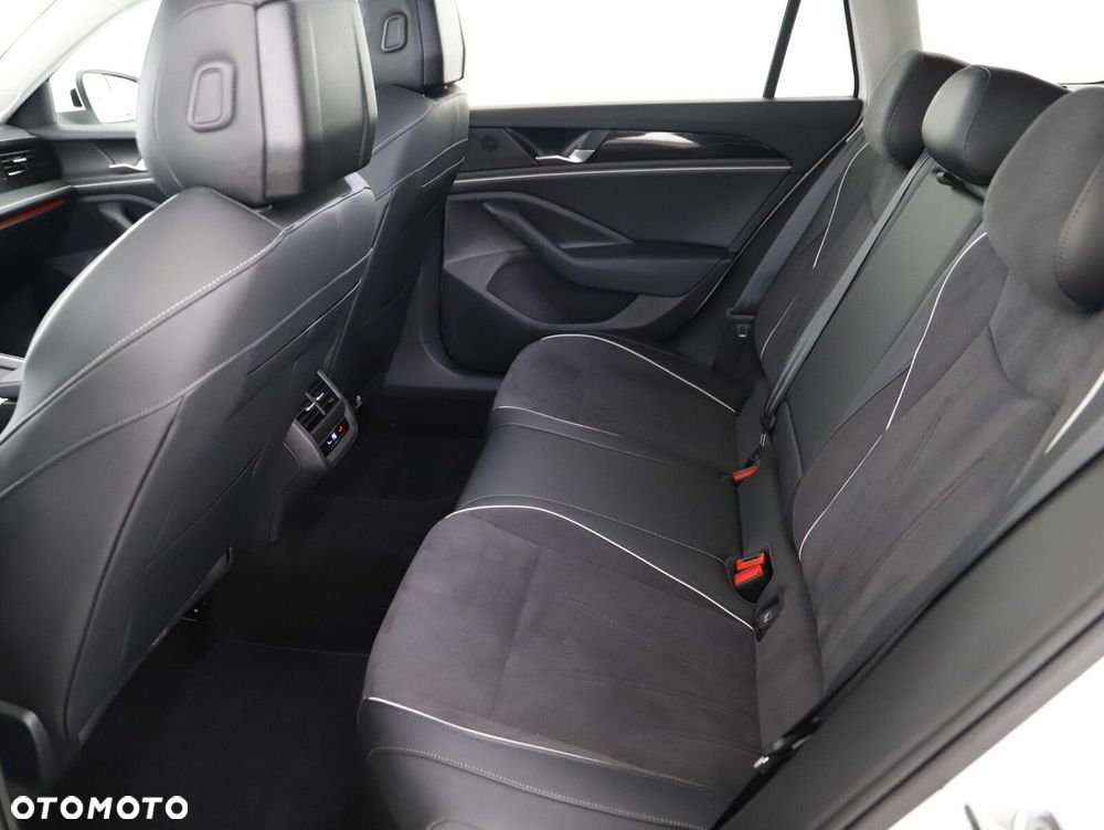 Volkswagen Passat - 11