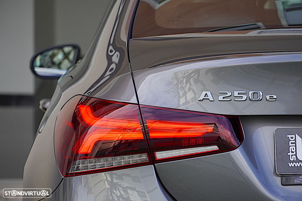 Mercedes-Benz A 250 Limousine e AMG Line - 15