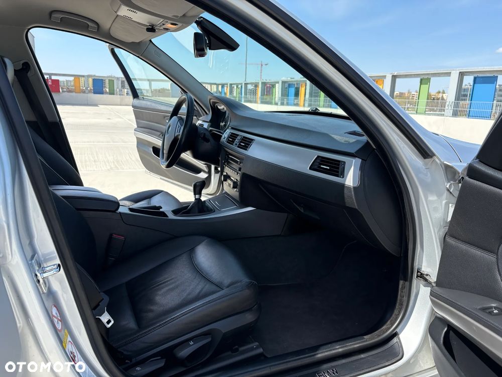 BMW Seria 3 320d - 23