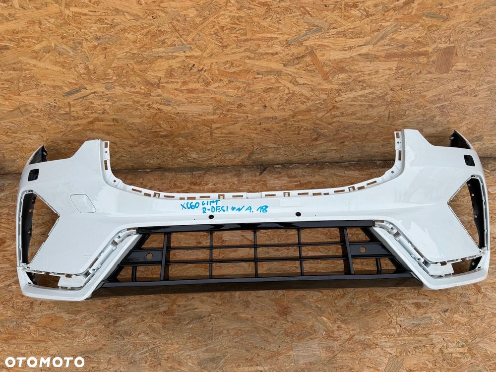 ZDERZAK PRZÓD PRZEDNI VOLVO XC60 II 2 LIFT R-DESIGN 21+ 32234958 WERSJA SPRYSKI NA 6PDC I LISTWY NAKŁADKI KRATKA ŚRODKOWA ORYGINAŁ - 1