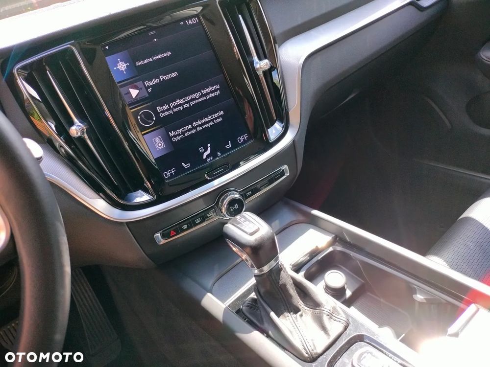 Volvo V60 T6 AWD R-Design - 17