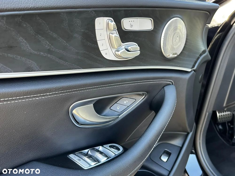 Mercedes-Benz Klasa E 300 de AMG - 12