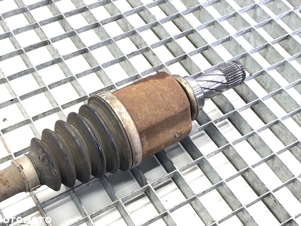 PÓŁOŚ LEWY PRZÓD - 69.00 PLN - RENAULT MEGANE III Grandtour (KZ0/1) 2008 - 2022 1.4 TCe (KZ0F, - 2