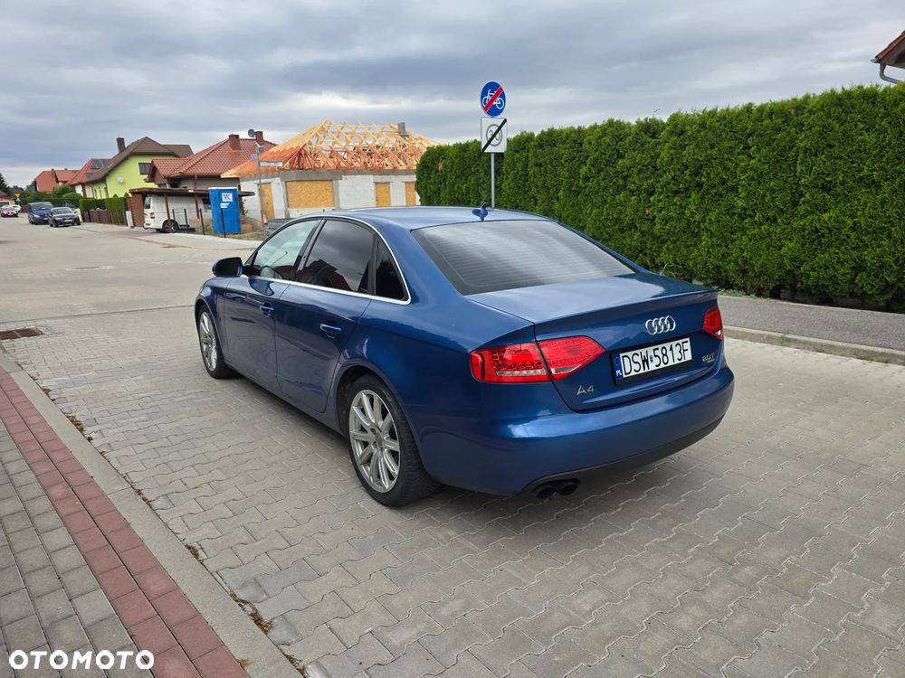Audi A4 Limousine - 8