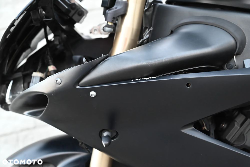 Yamaha R1 - 24