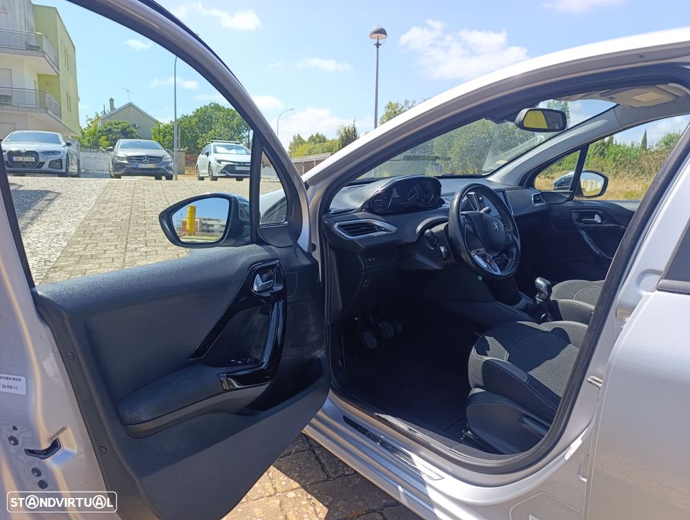 Peugeot 208 1.2 PureTech Style - 19