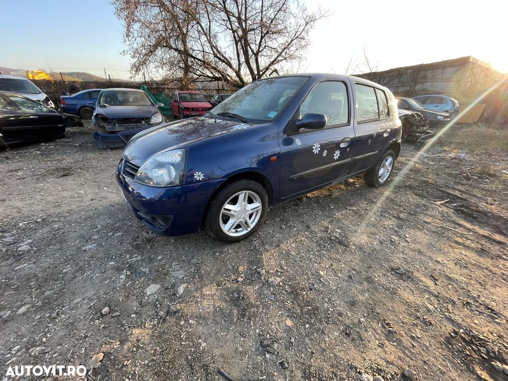 Dezmembrez Renault Clio II 1.2 16V 75CP - 1