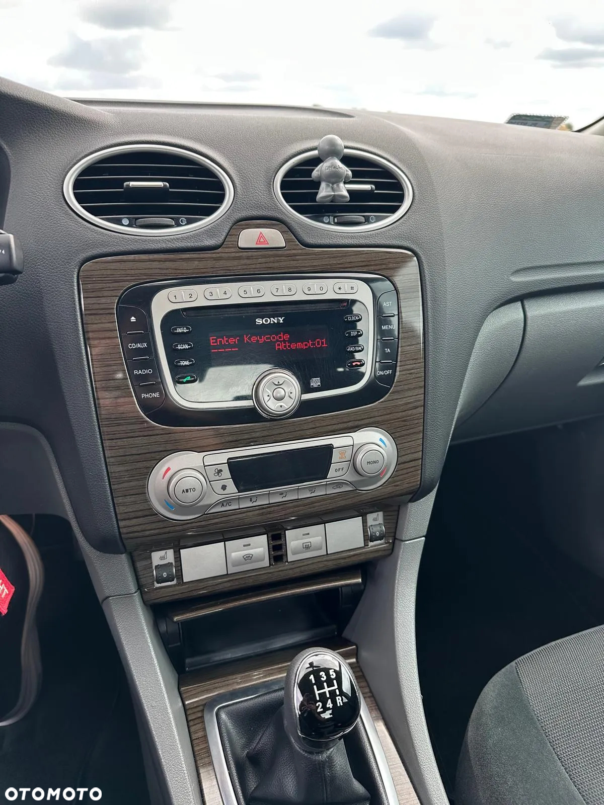 Ford Focus 2.0 Ghia - 11