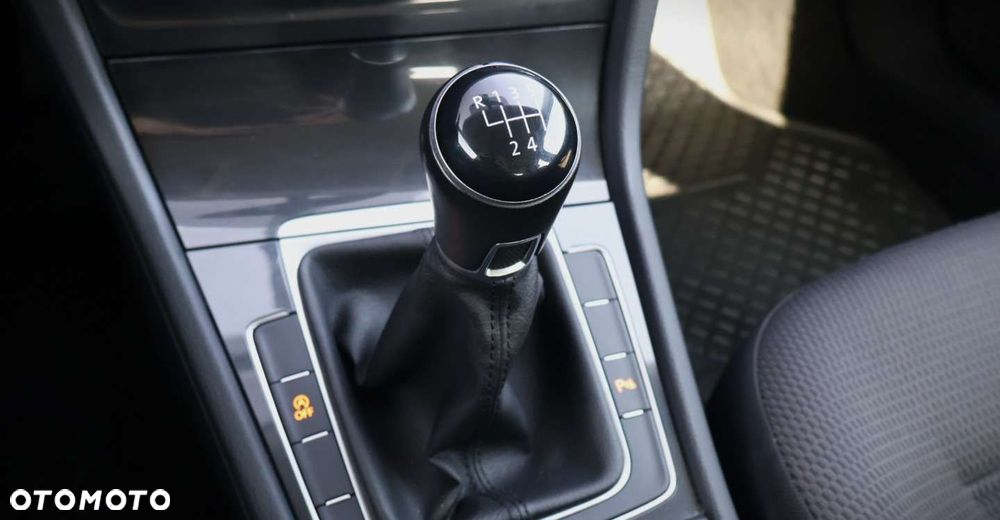 Volkswagen Golf - 24
