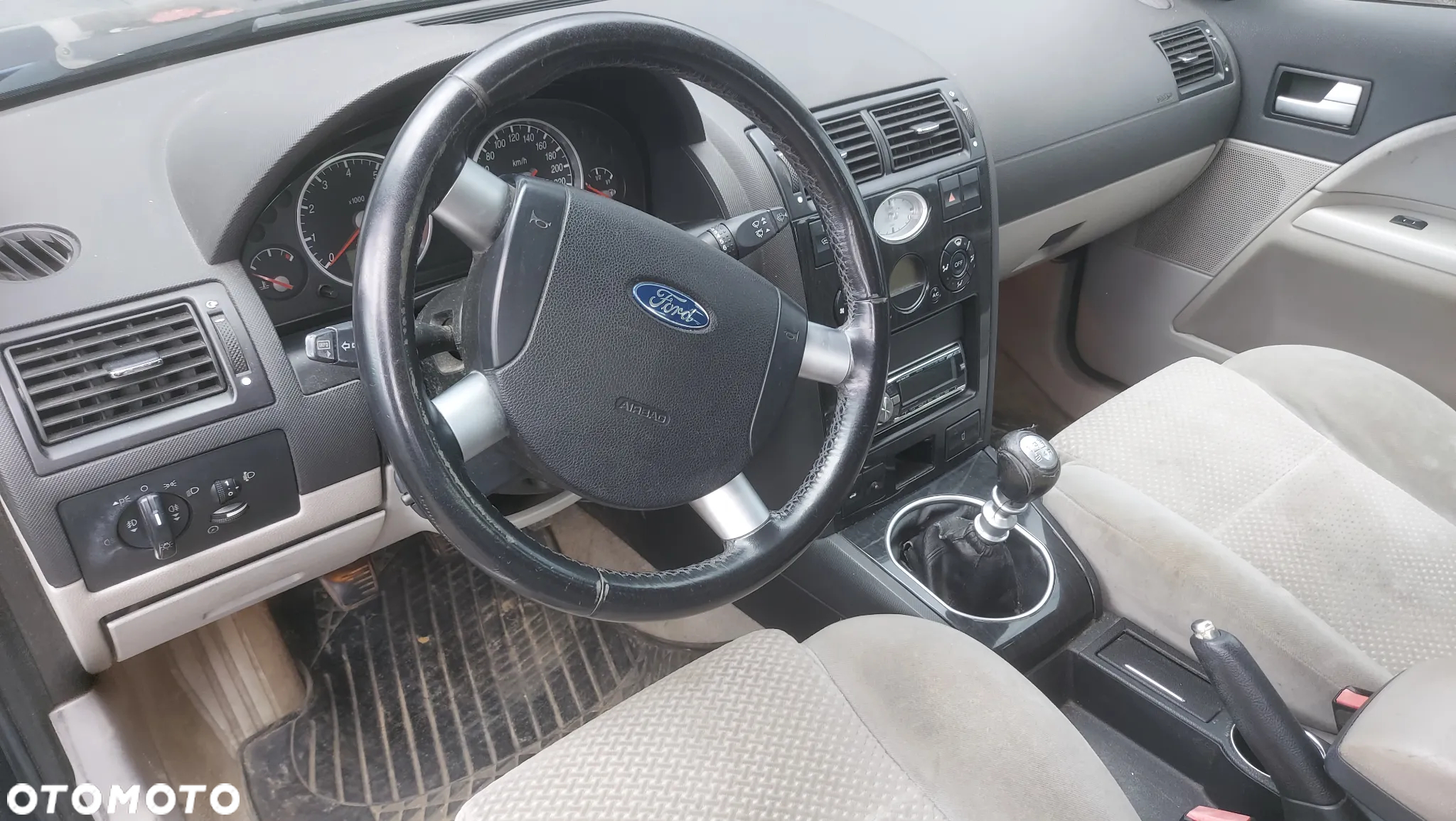 Ford Mondeo 2.0 Ghia - 12
