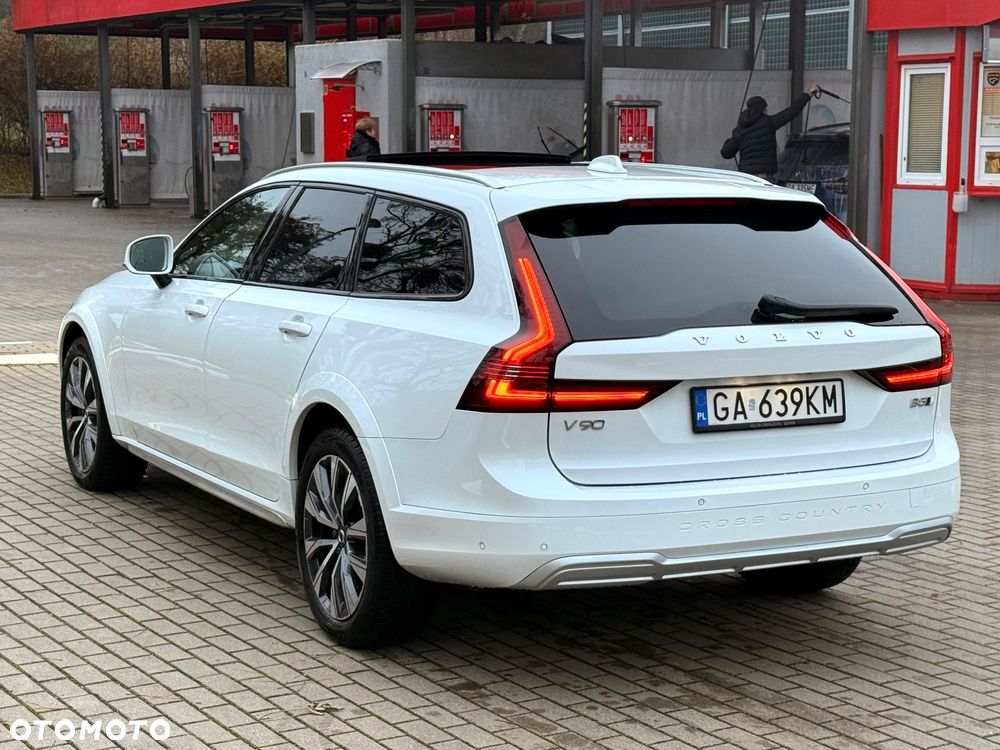 Volvo V90 Cross Country B5 D AWD Ultimate - 25