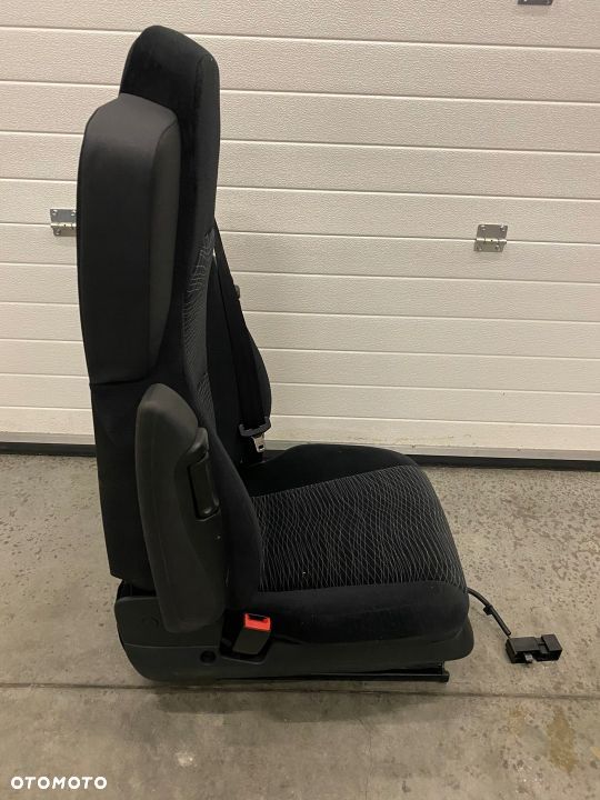 FOTEL SIEDZENIE KIEROWCY LEWE MERCEDES ACTROS MP 4 - 3