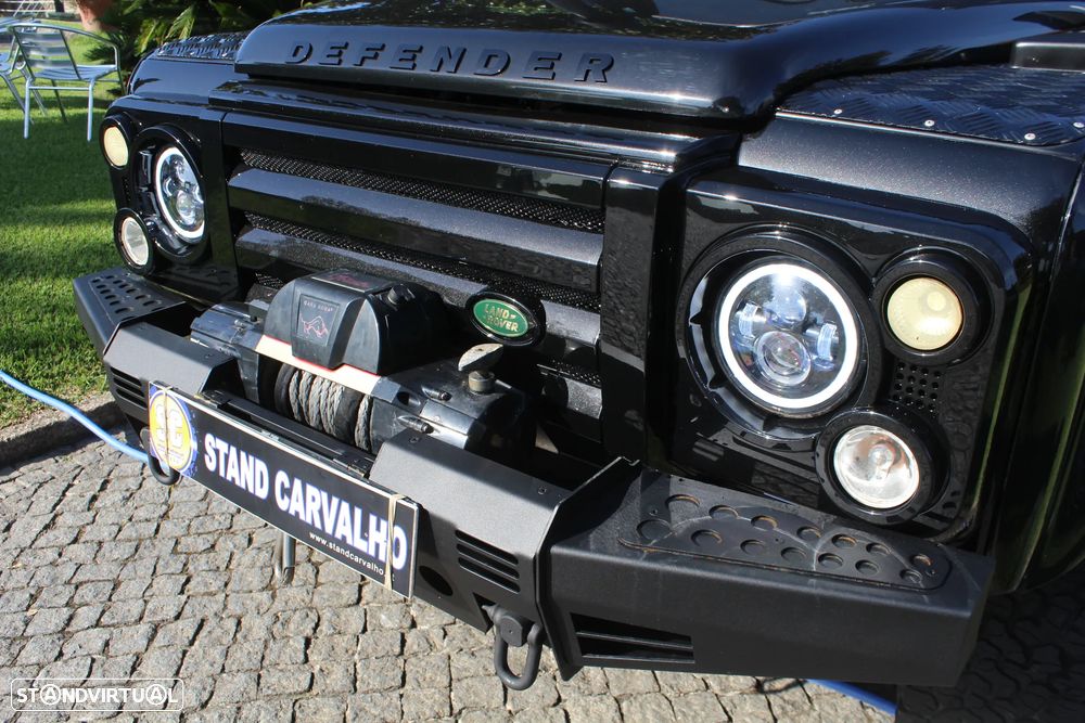 Land Rover Defender 110 Black Pearl Limited Edition - 12