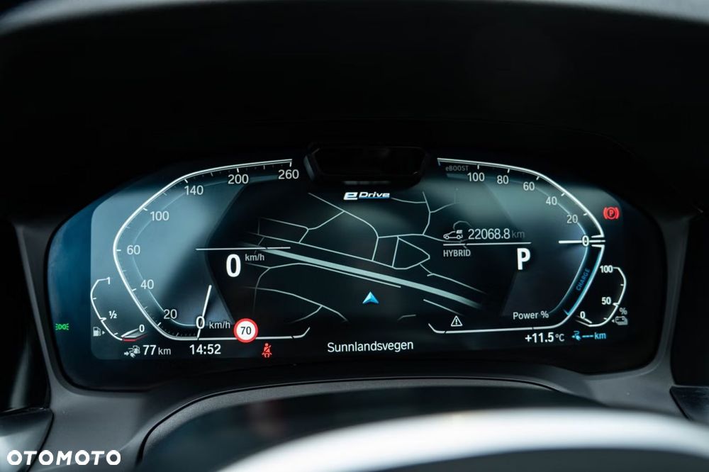 BMW Seria 3 330e xDrive - 23
