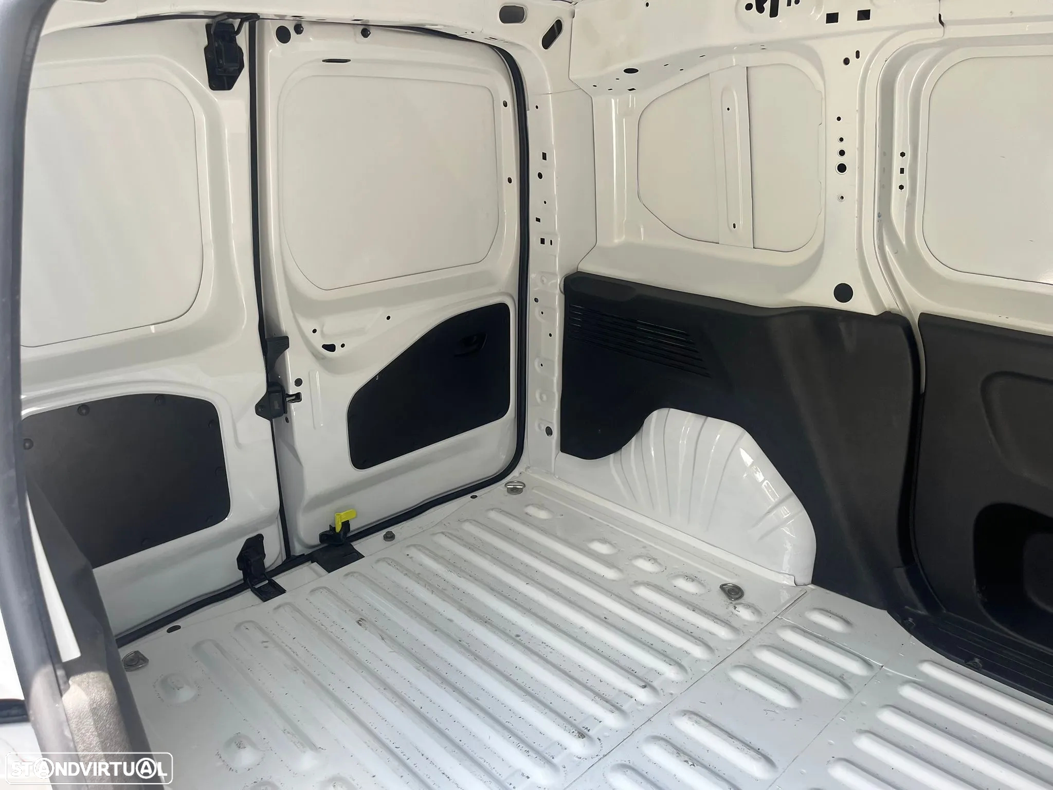 Opel COMBO 1.5 102cv 3 LUGARES - AC - IVA DEDUTÍVEL - 10