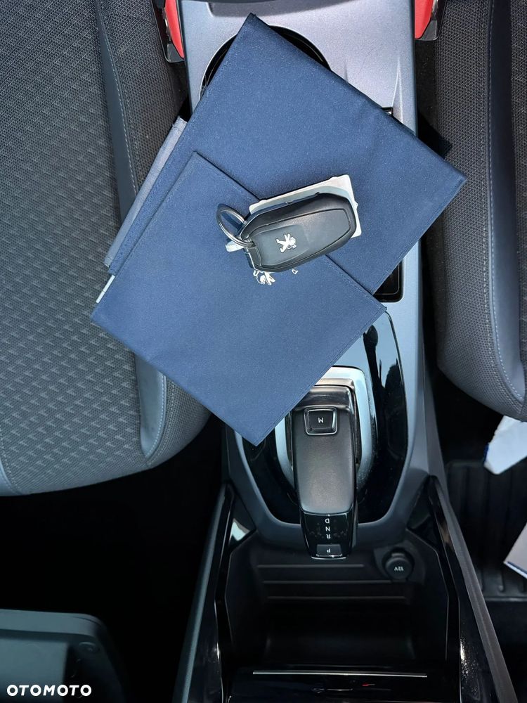 Peugeot 2008 BlueHDi 130 EAT8 Allure Pack - 17