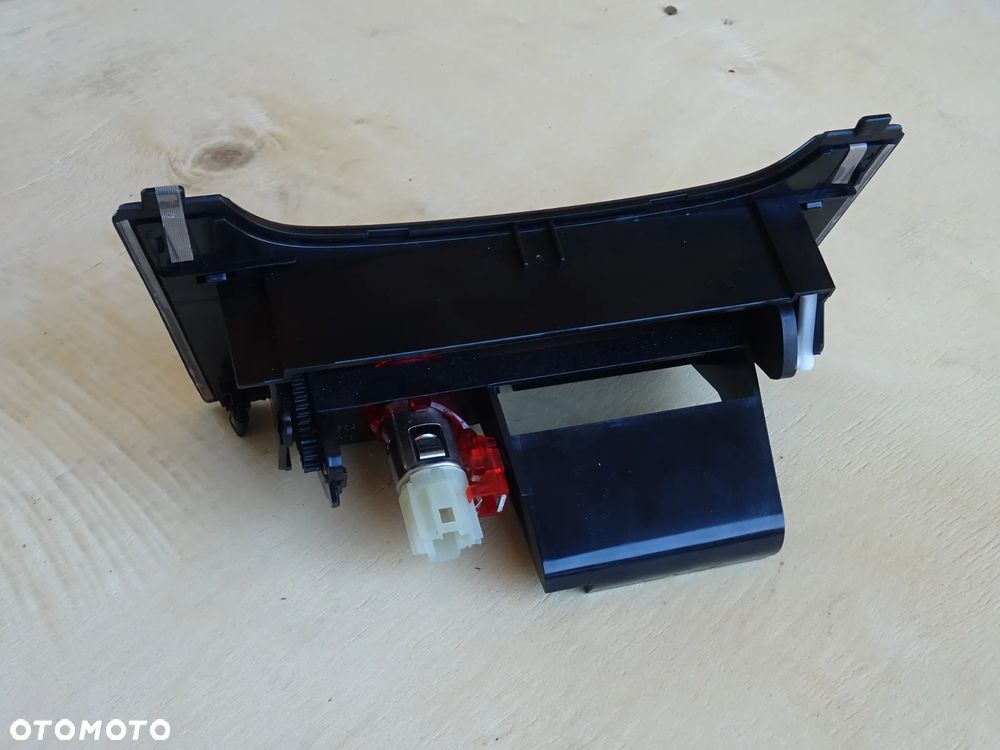 POPIELNICZKA GNIAZDO 12V PANEL DESKI CZARNY DEKOR OPEL INSIGNIA A - 9