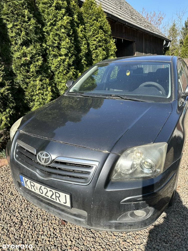 Toyota Avensis - 1