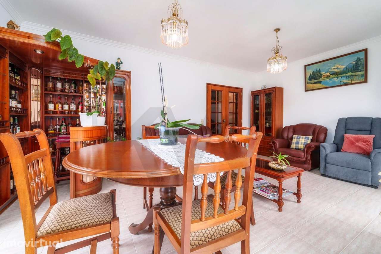 Apartamento T3 com Áreas Generosas e Garagem Box – São Brás de Alpor - Grande imagem: 3/24