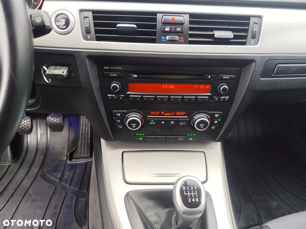 BMW Seria 3 318i - 26