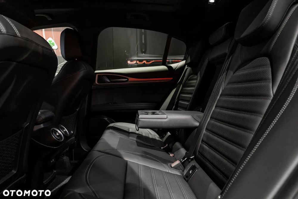 Alfa Romeo Stelvio 2.0 Turbo Veloce Q4 - 13