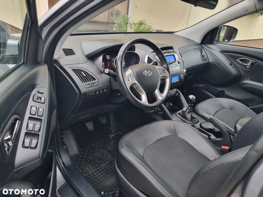 Hyundai ix35 2.0 CRDi 4WD Fifa World Cup Gold Edition - 10