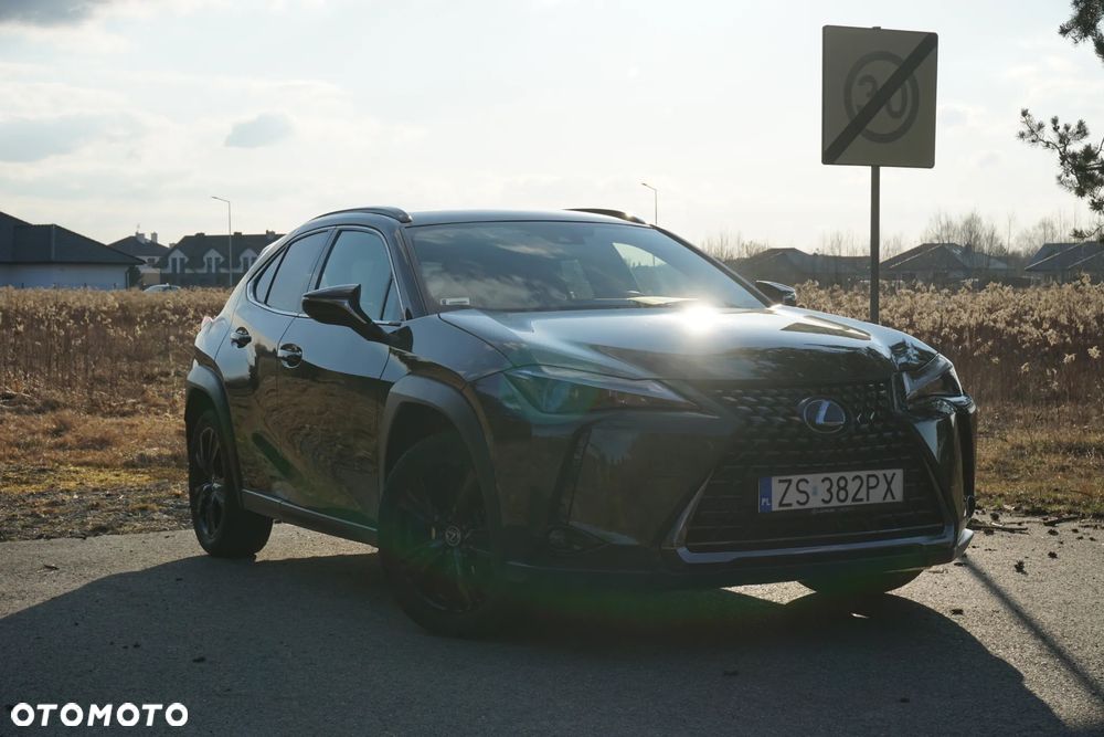Lexus UX - 4