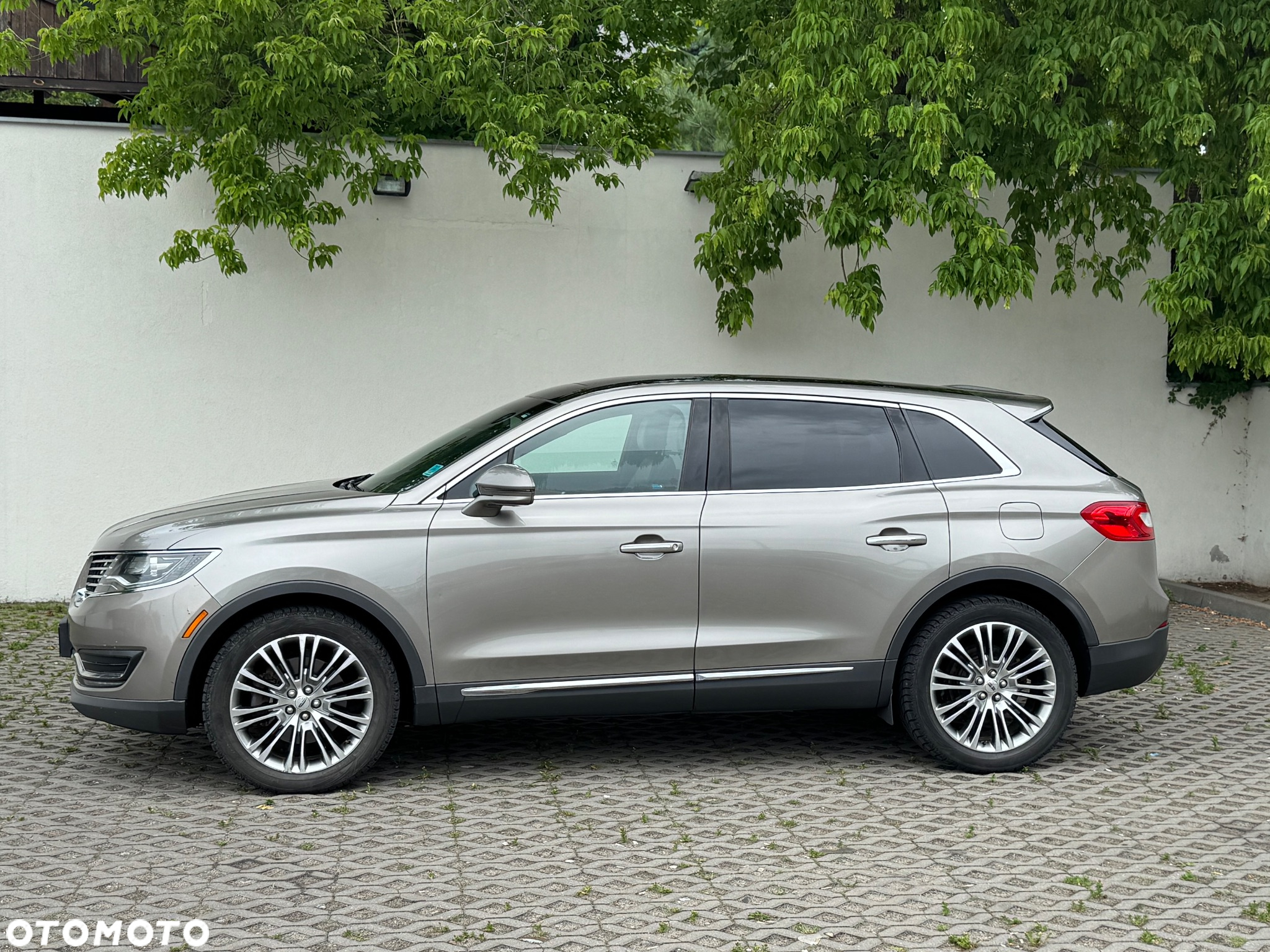 Lincoln MKX - 8