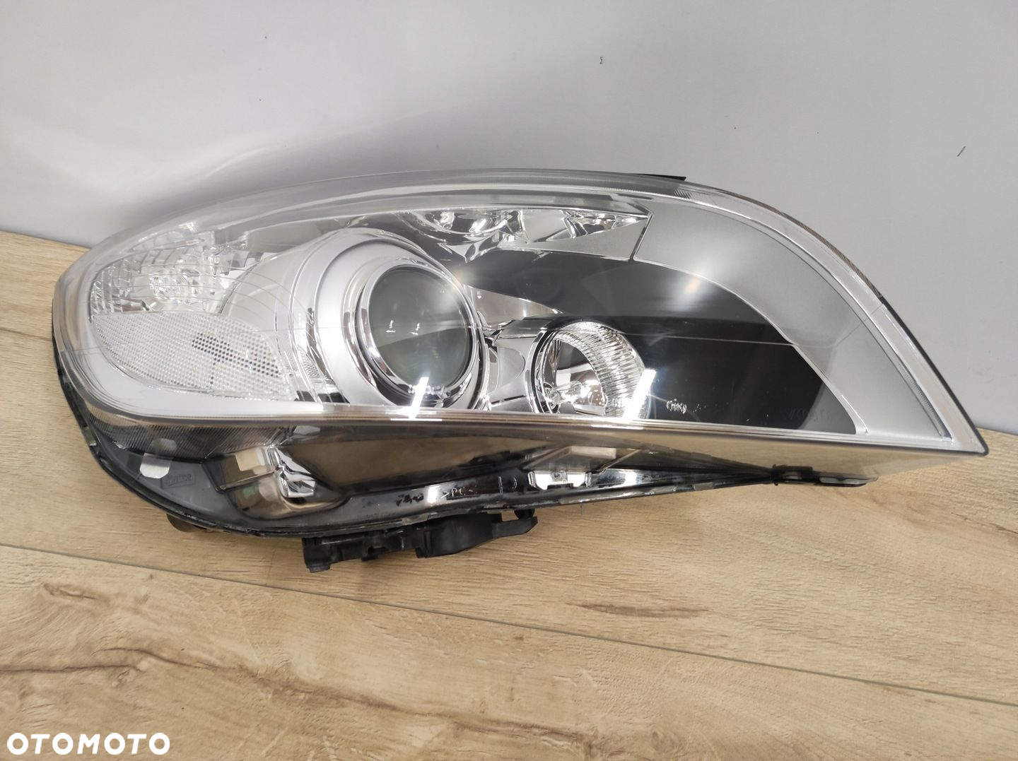 LAMPA PRZÓ PRAWA VOLVO S60 V60 10 - 13 XENON 31299991 EUROPA - 4