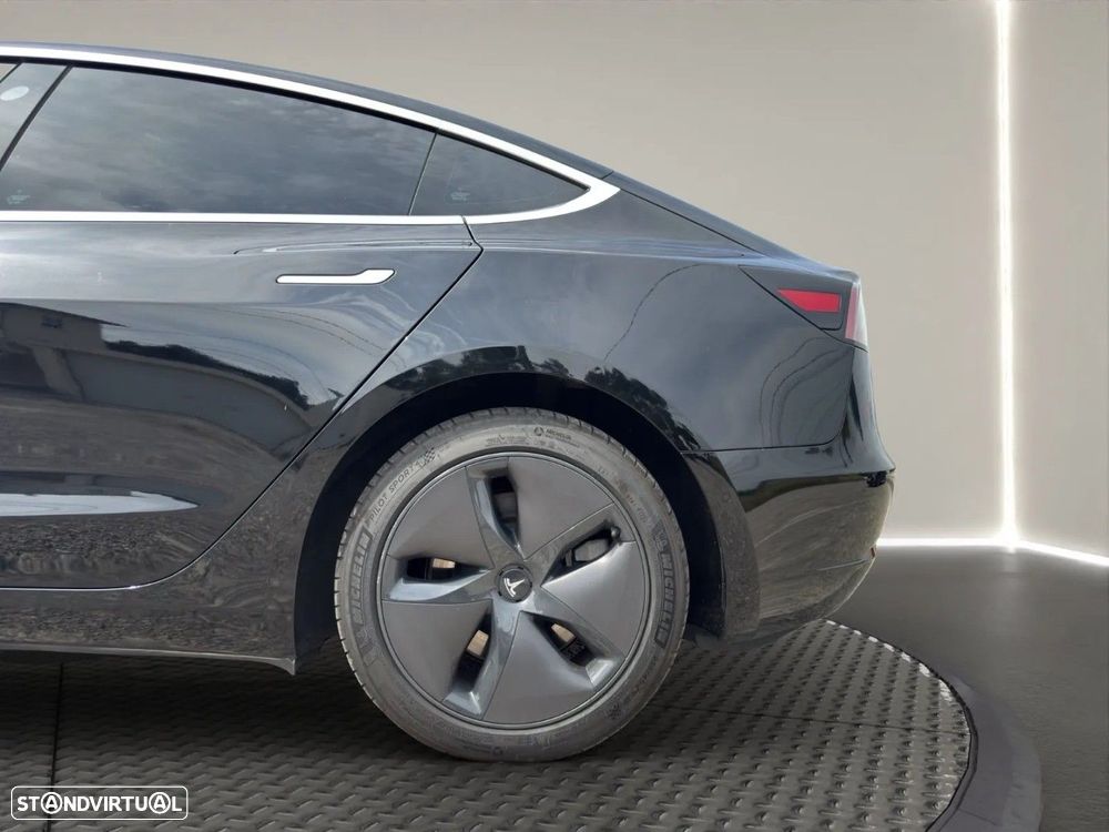 Tesla Model 3 - 24
