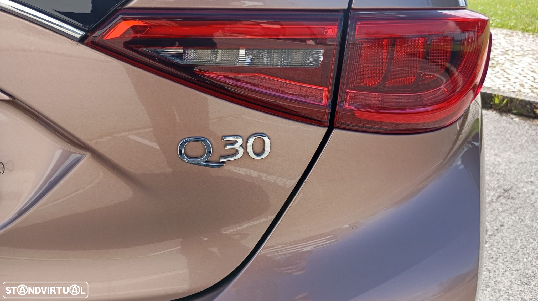 Infiniti Q30 2.2d DCT AWD Luxe Tech - 44