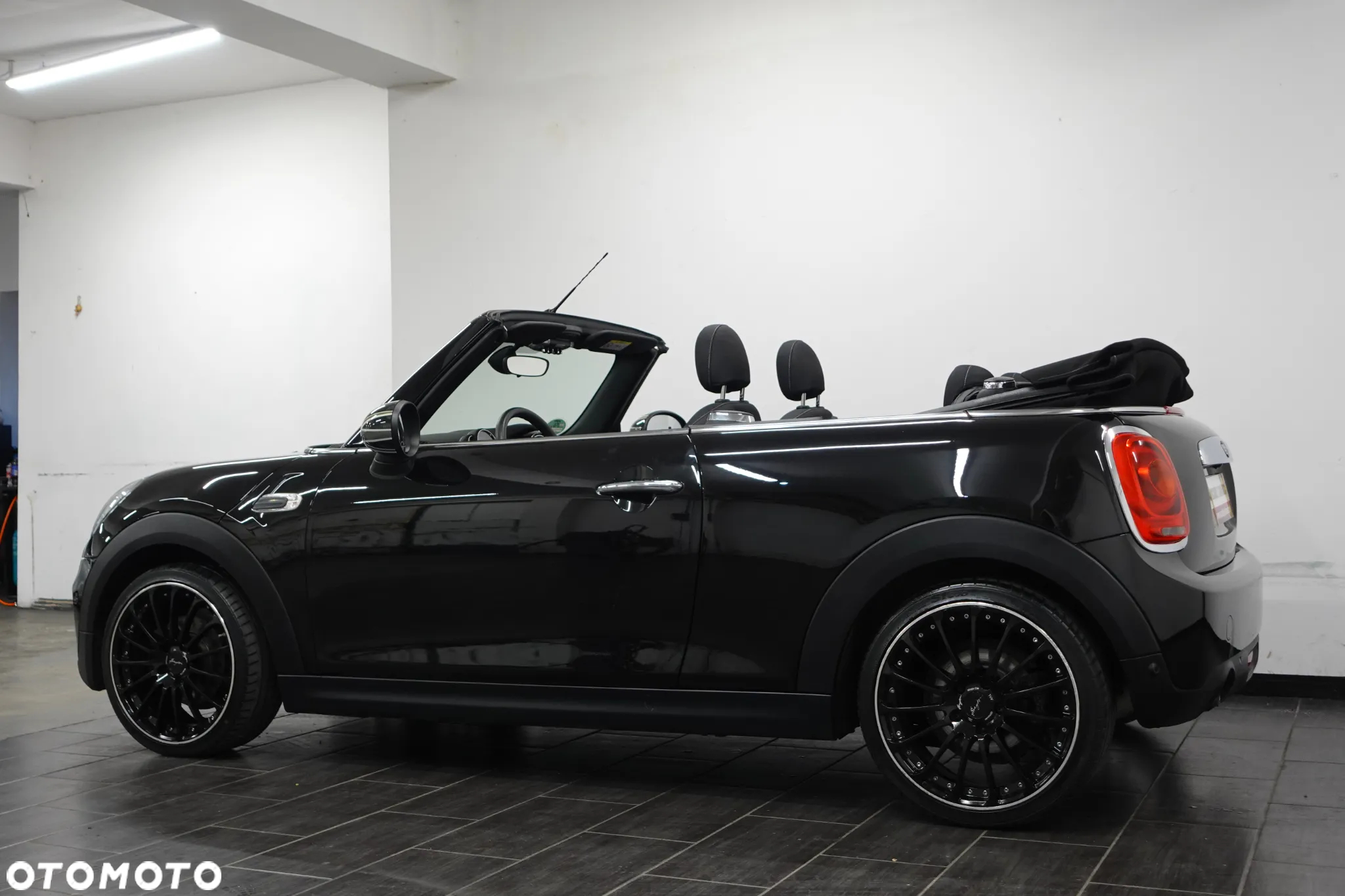 MINI ONE Cabrio - 11