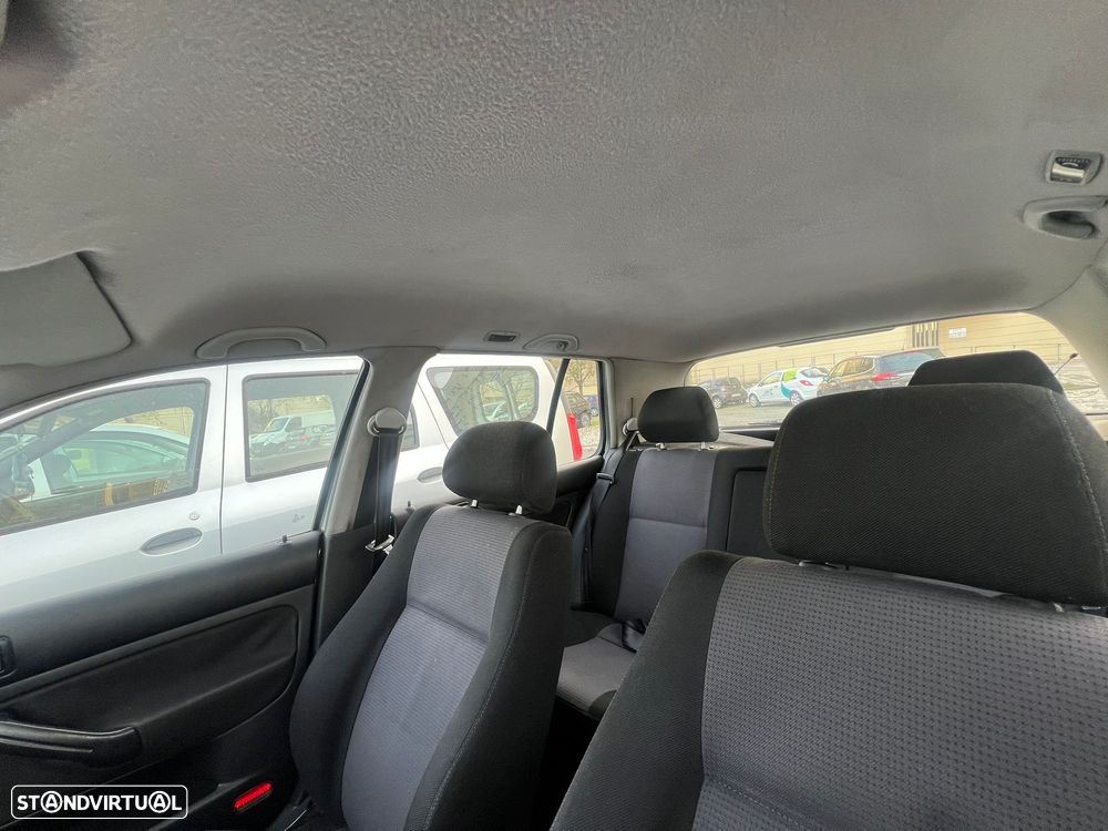 VW Golf 1.4i Conceptline - 4