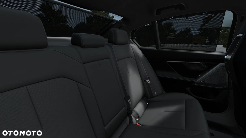 BMW M5 xDrive - 13