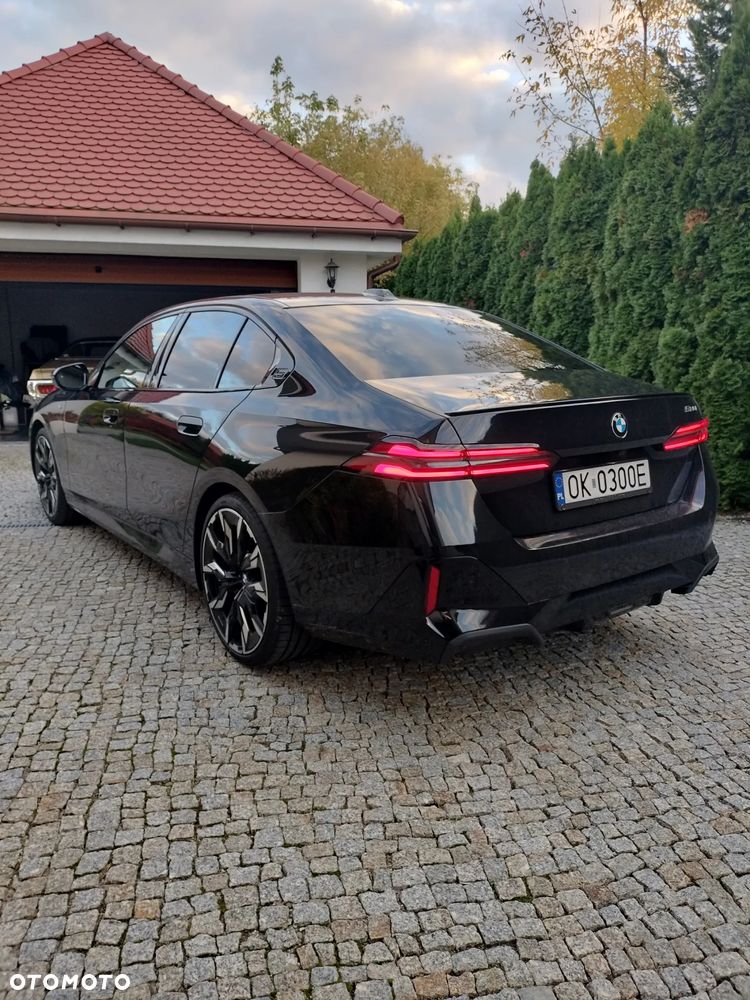 BMW Seria 5 2025 photo 2
