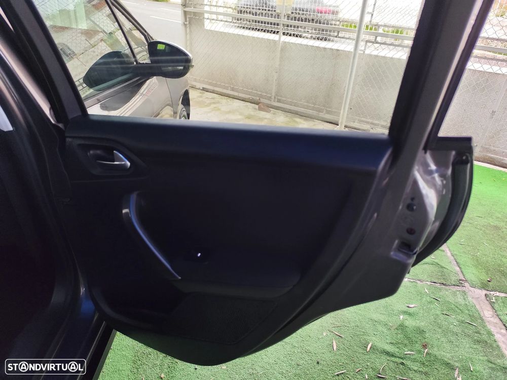 Peugeot 2008 1.6 BlueHDi Style - 46