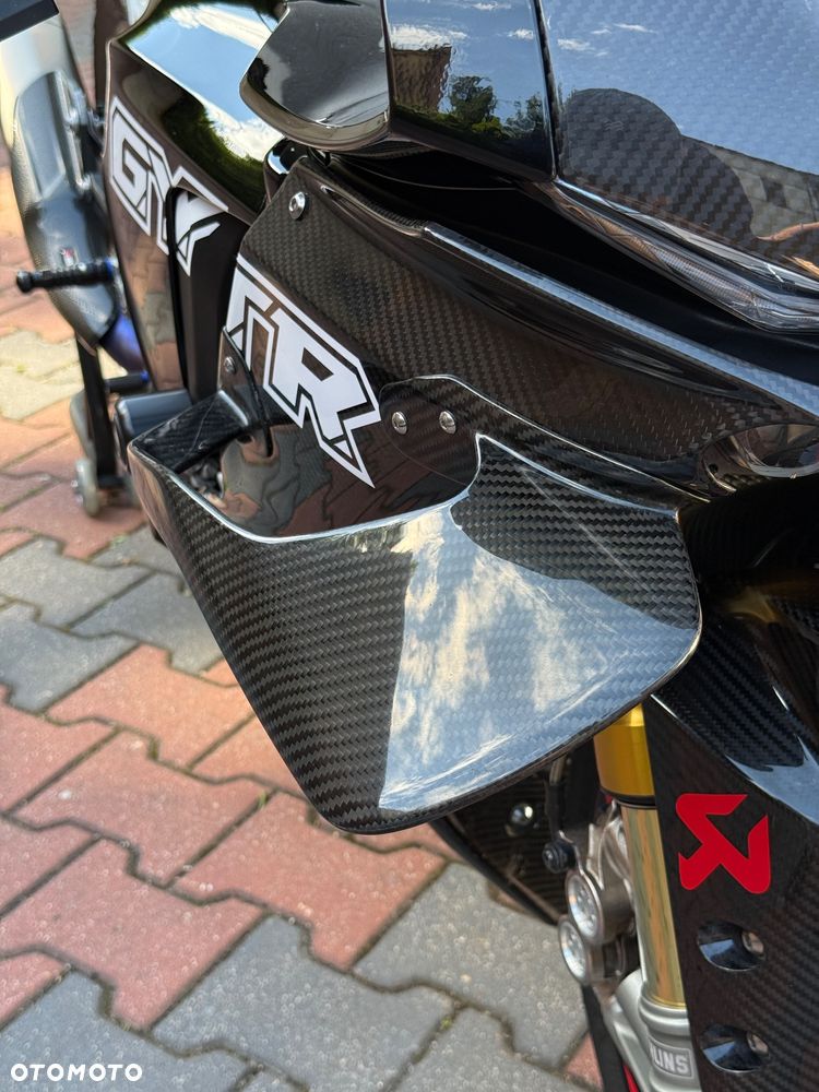 Yamaha R1 - 8