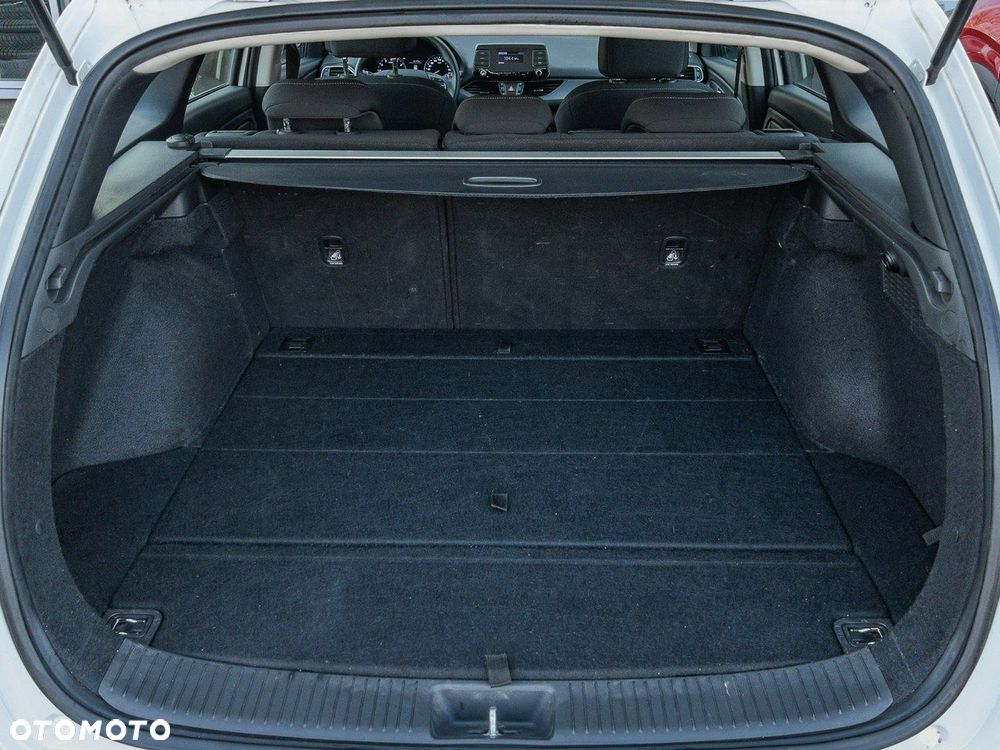 Hyundai i30 1.5 DPI Classic + - 28