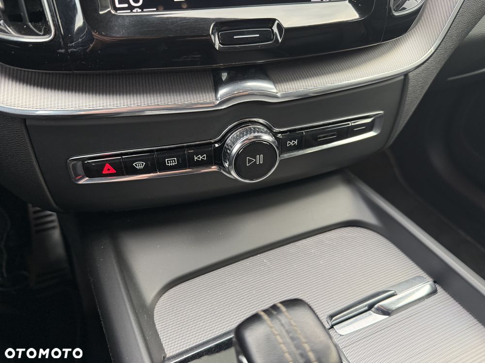 Volvo XC 60 B4 D AWD Geartronic RDesign - 29