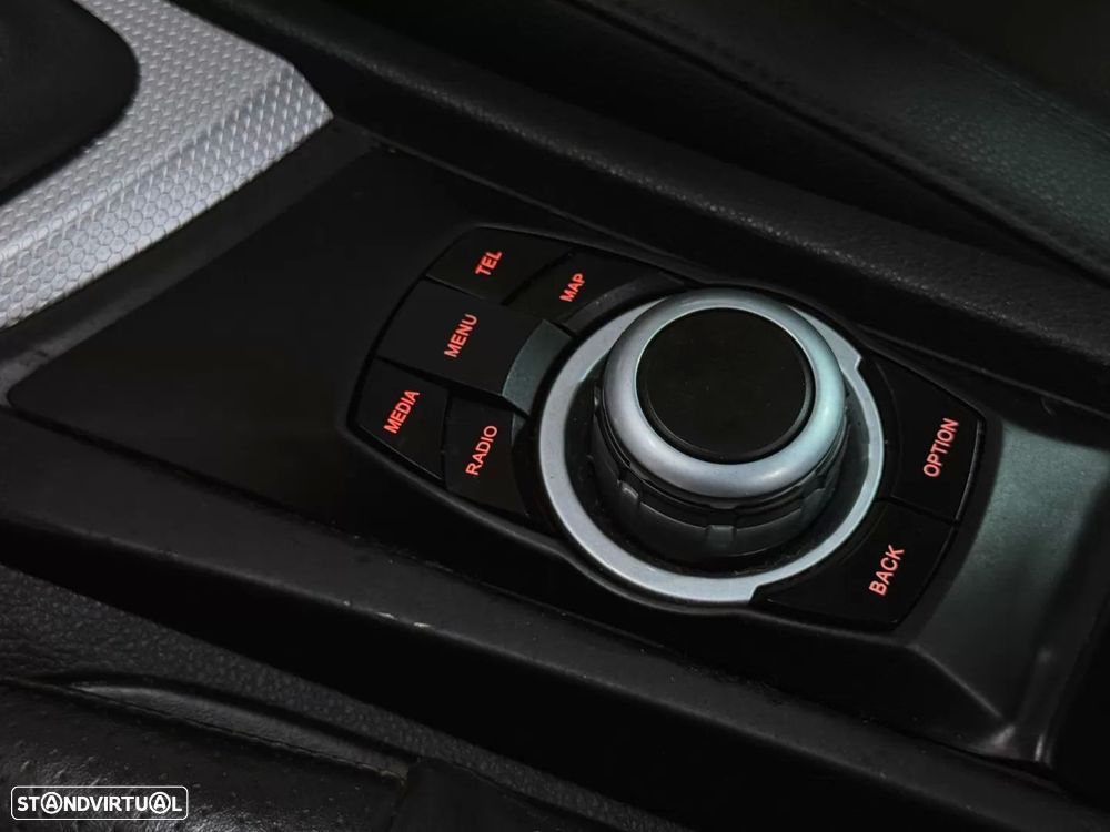BMW 118 d Pack M - 16