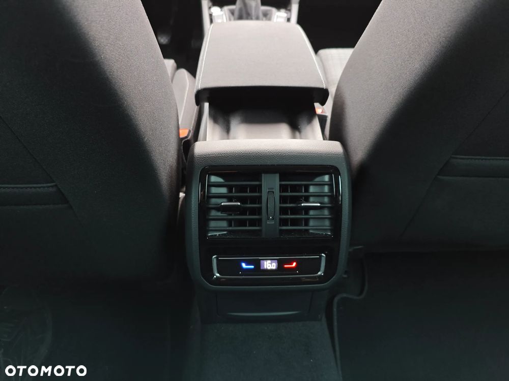 Volkswagen Passat - 10