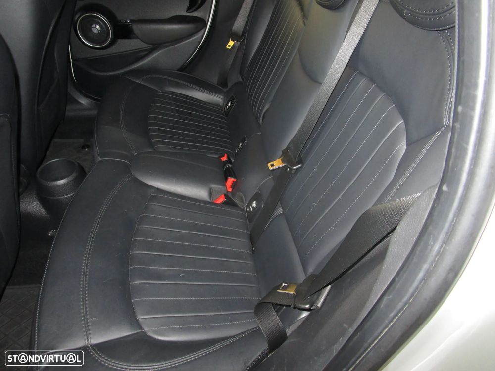 MINI 5 Portas Cooper SD Sport Aut. Seven - 29